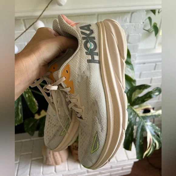 HOKA - Clifton 9 Vanilla / Astral Running Shoes - Picture 7 of 13